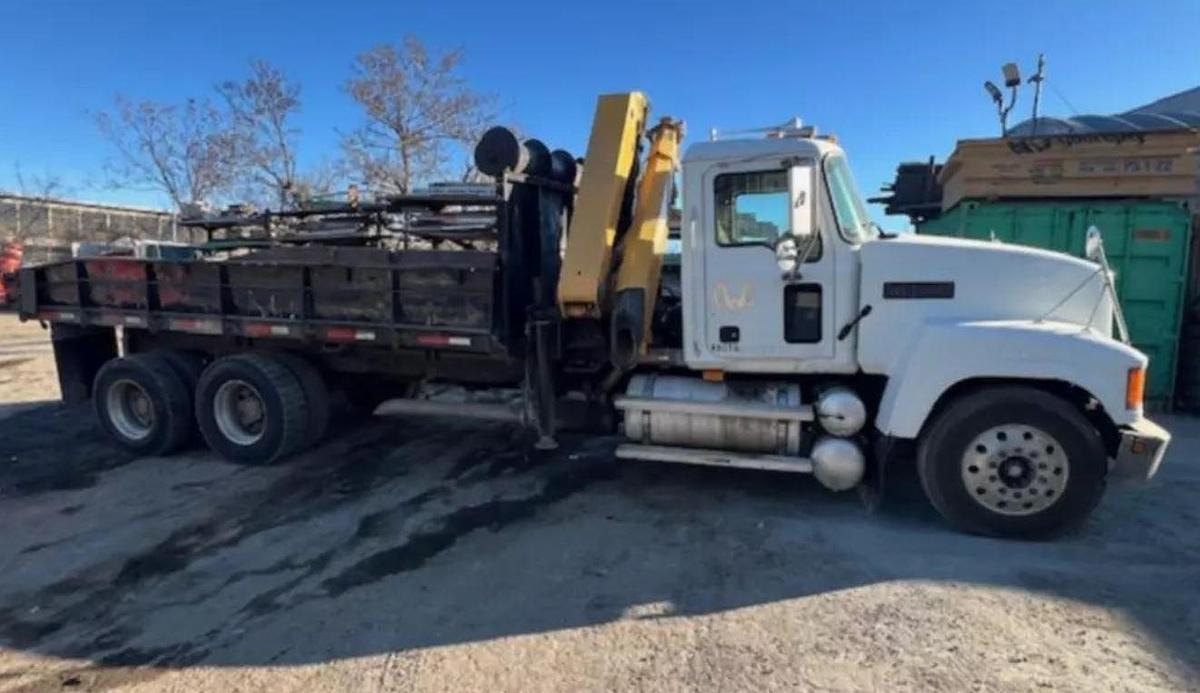 Used 2006 Palfinger PK19000 Mounted on 2006 Mack CH600