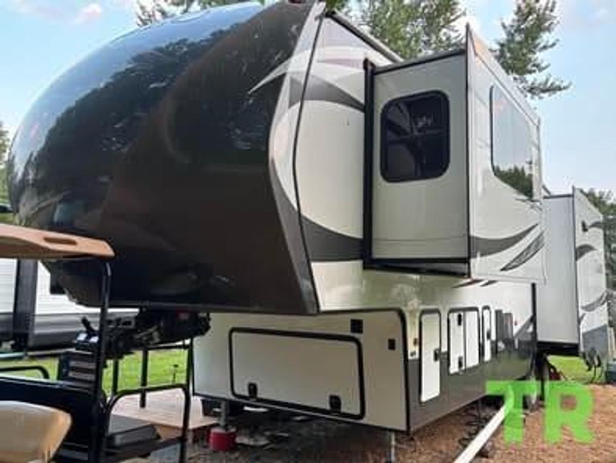 Used 2016 CrossRoads Cameo 34' Fifth Wheel