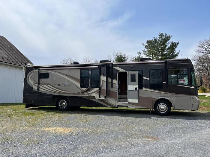Used 2008 Gulf Stream Yellowstone Country Club Coach