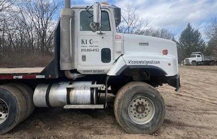 Used 2000 INTERNATIONAL Paystar 5000 With 2000 Palfinger PK32000 Mounted