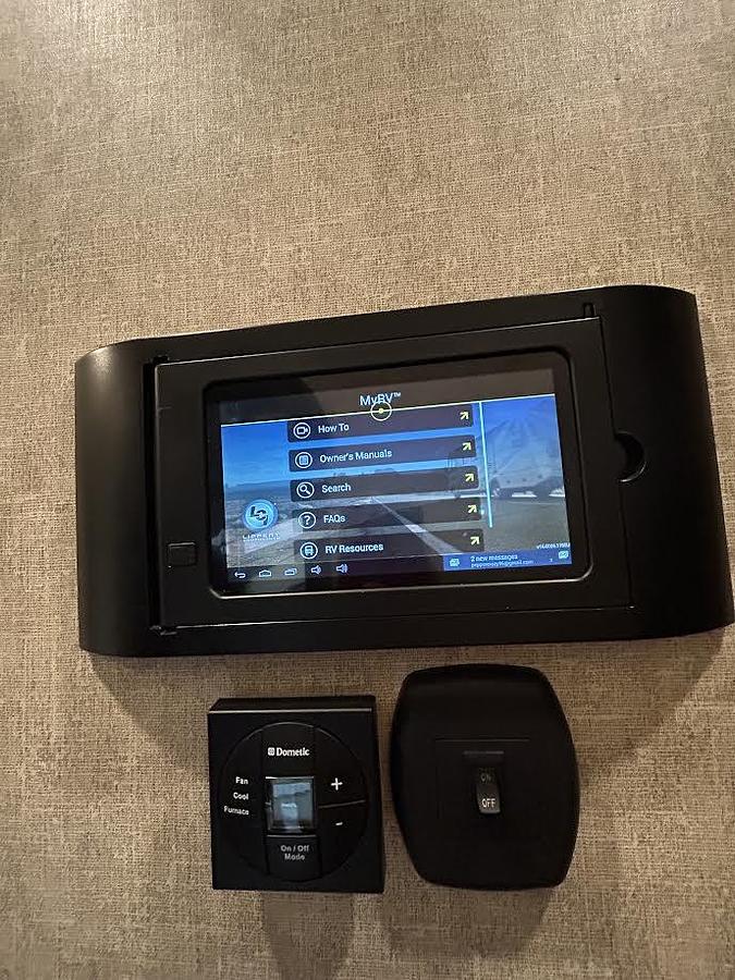 Used 2017 Forest River Wildcat 29RLX Fifth Wheel