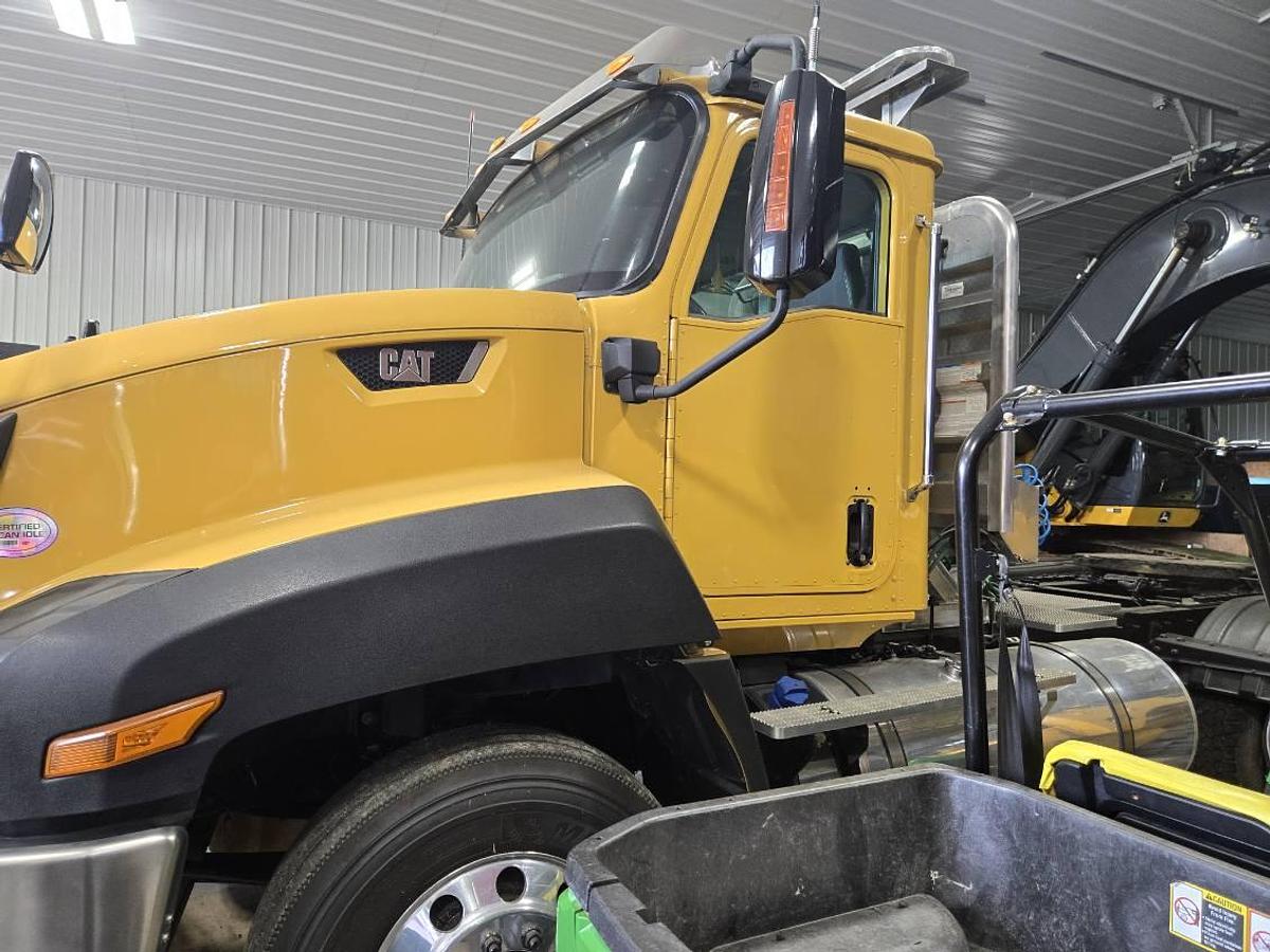 Used 2015 Cat CT660