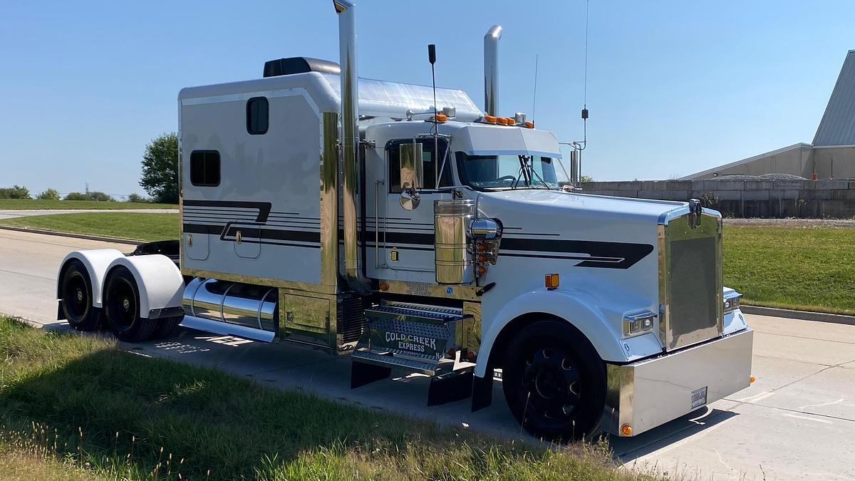 Used 2000 Kenworth W900 Conventional Sleeper Semi