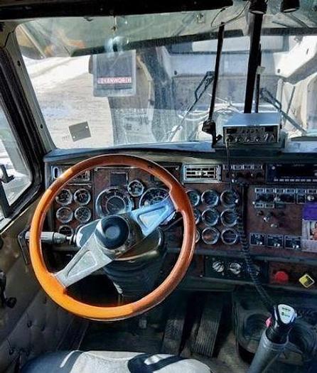 Used 2005 KENWORTH W900L