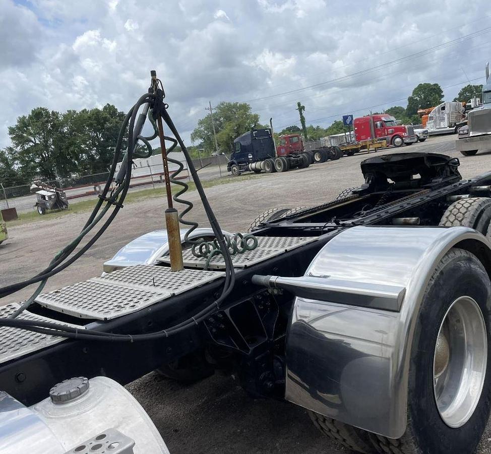 Used 2015 Kenworth T880 Sleeper Semi Truck