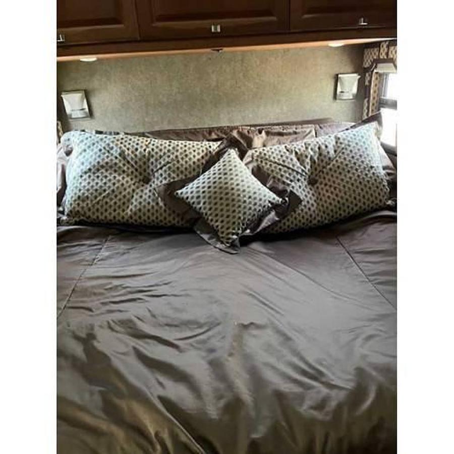 Used 2013 Winnebago Adventurer 37F Class A Motorhome