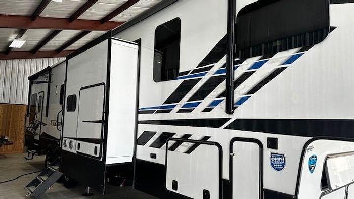 Used 2023 Keystone Fuzion 427