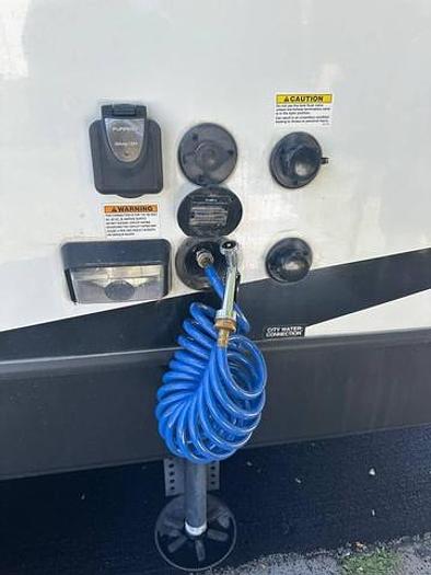 Used 2018 Dutchmen Kodiak Ultimate 240BHSL