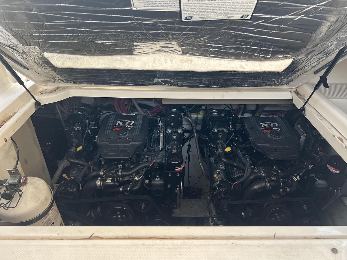 Used 2004 Maxum 3100 SE with Trailer