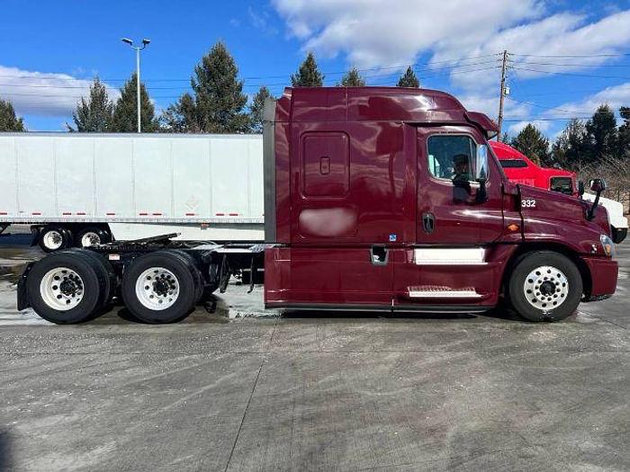 Used 2018 Freightliner Cascadia 125