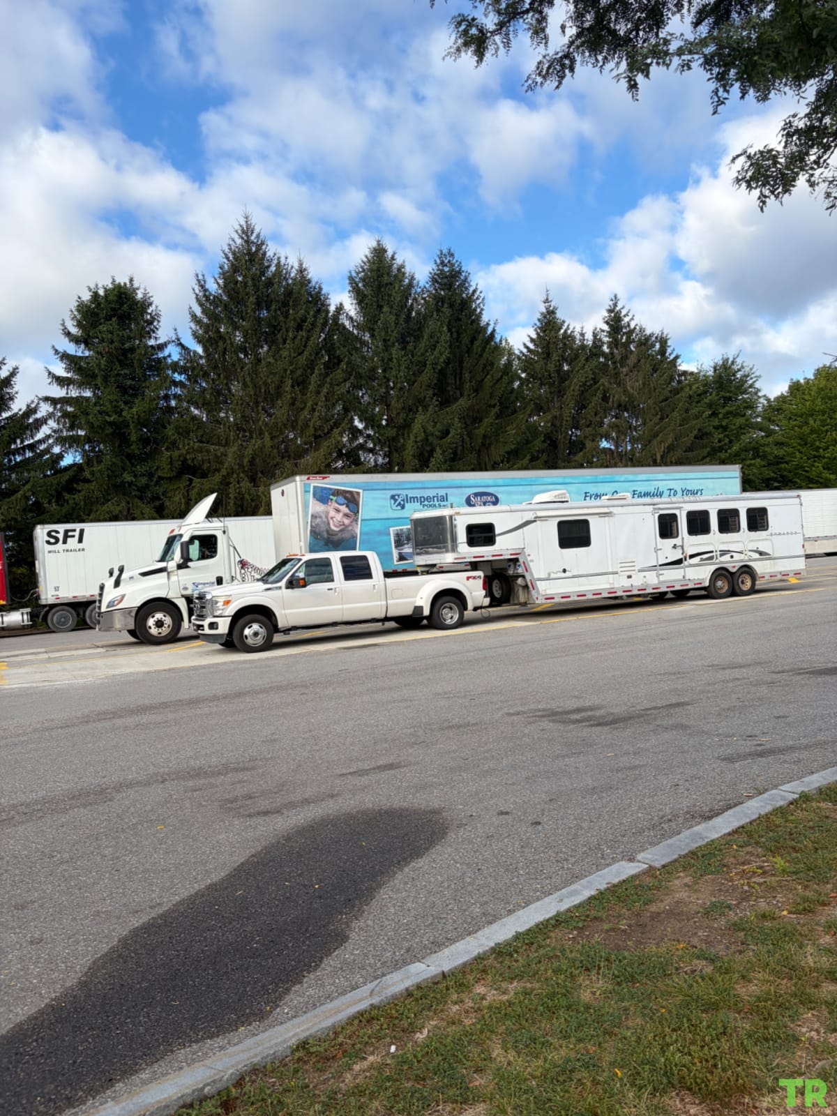 Used 2005 Stratus 4-Horse Aluminum Living Quarters Trailer