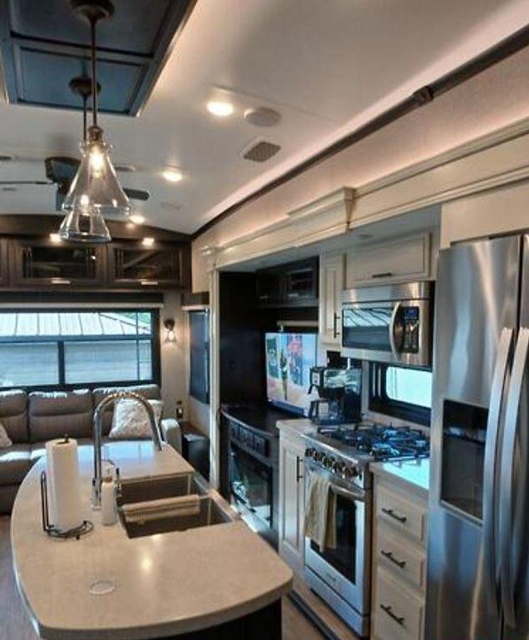 Used 2021 Jayco Pinnacle 36FBTS Fifth Wheel