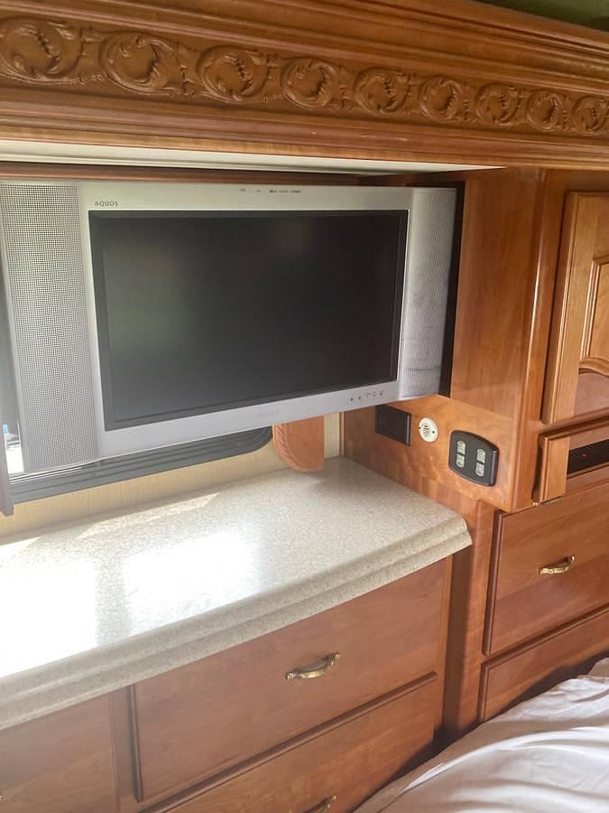 Used 2005 Monaco Signature Castle IV Class A Motorhome