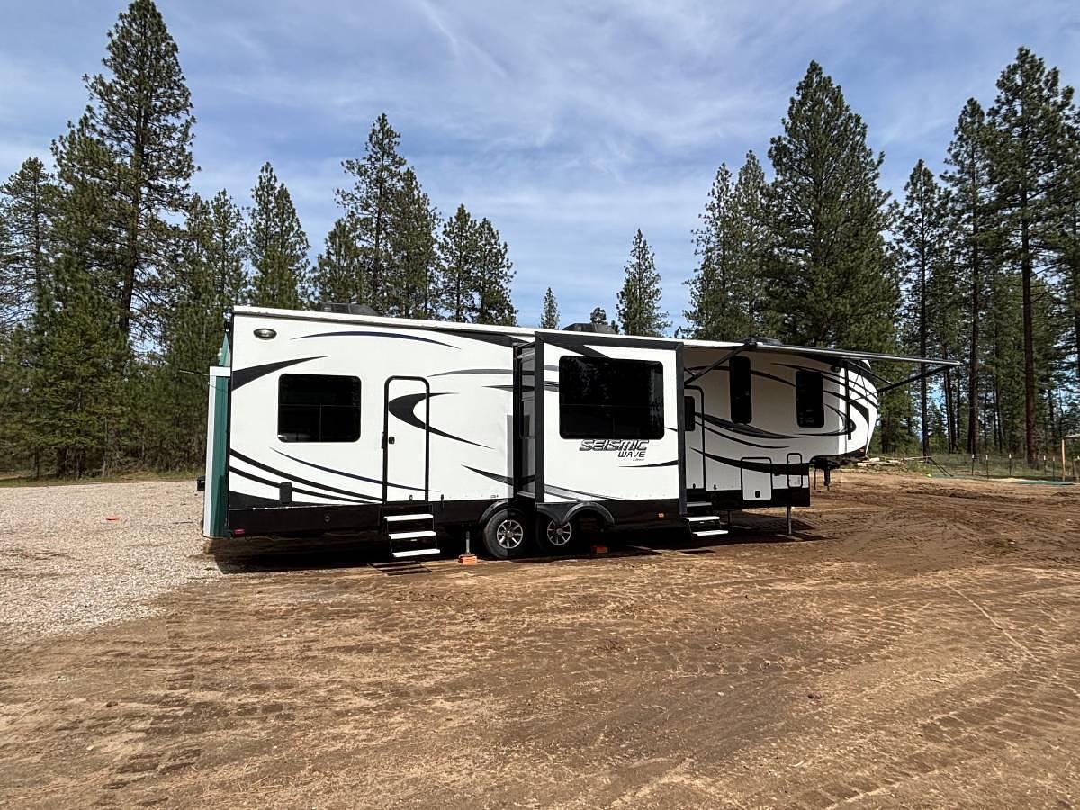 Used 2016 Jayco Seismic Wave 355W