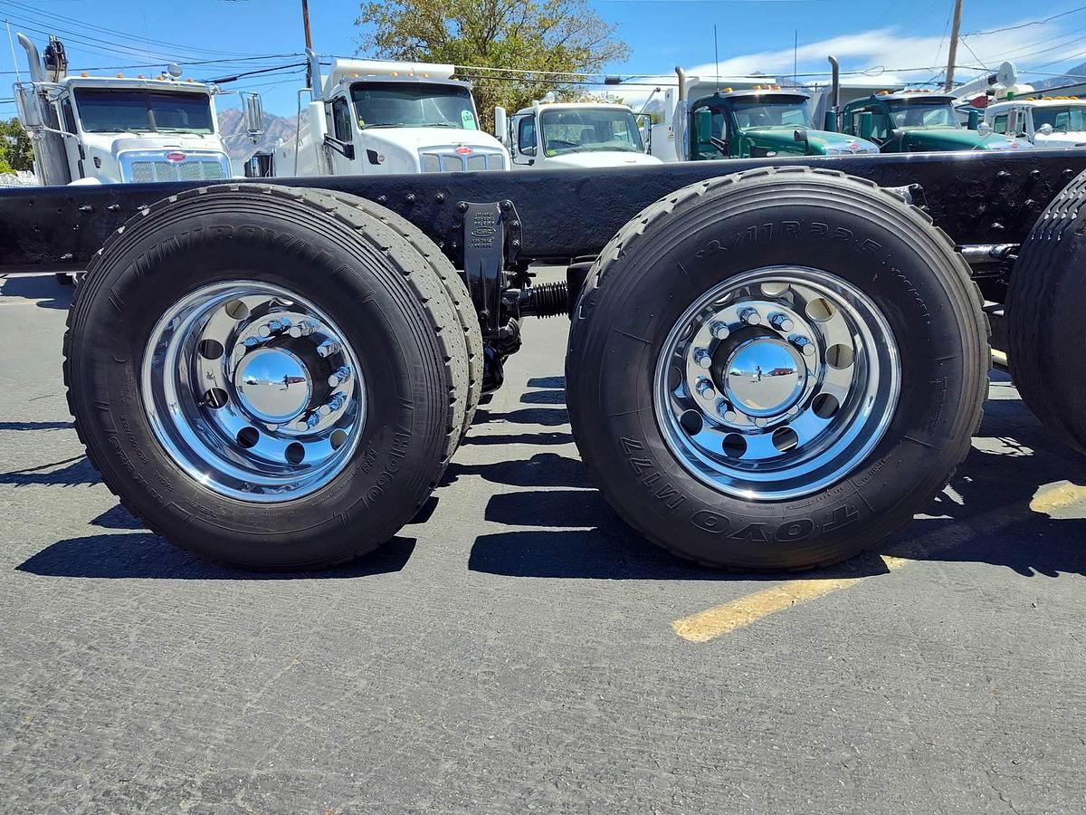 Used 2015 Peterbilt 389 Sleeper Semi Truck