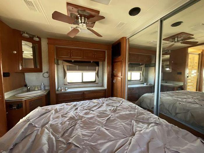 Used 2004 Country Coach Inspire 300 Sienna