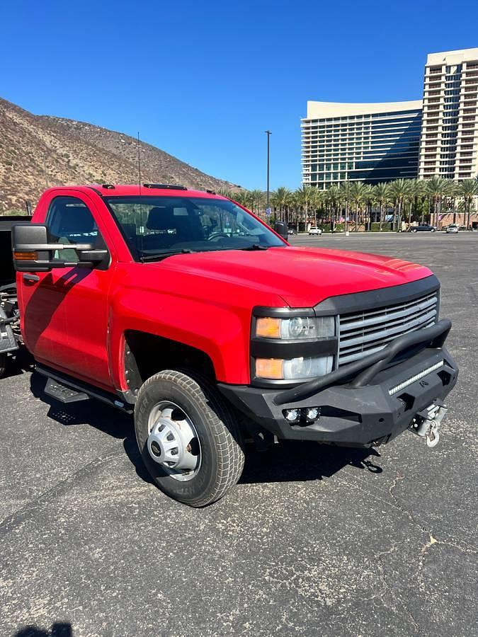 Used 2015 Chevrolet Silverado 3500 with Fifth Wheel Attachment