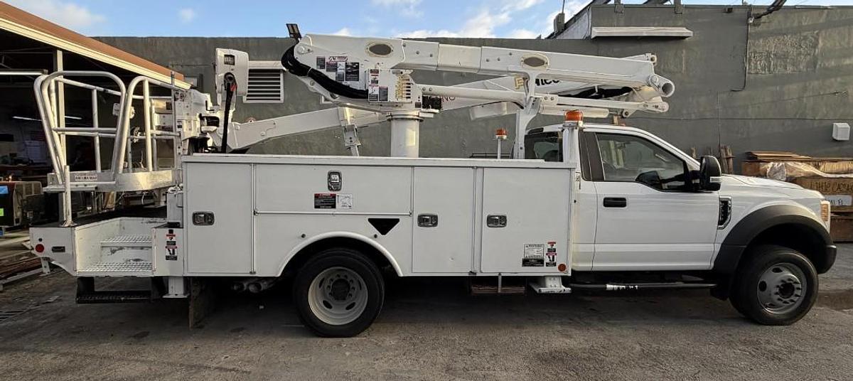 Used 2017 Ford F550 Chipper Dump Truck