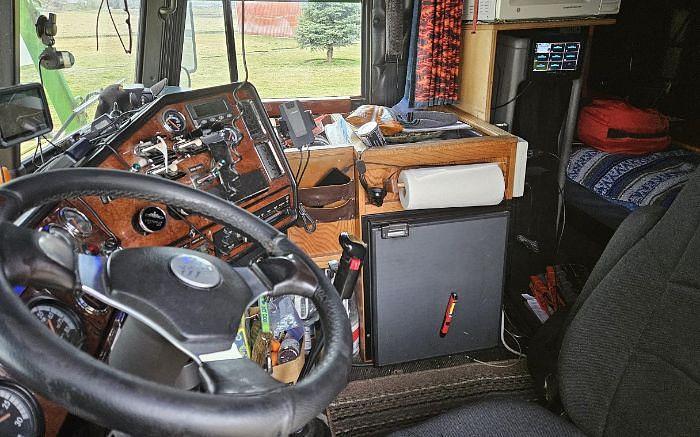 Used 1999 Freightliner FLD120