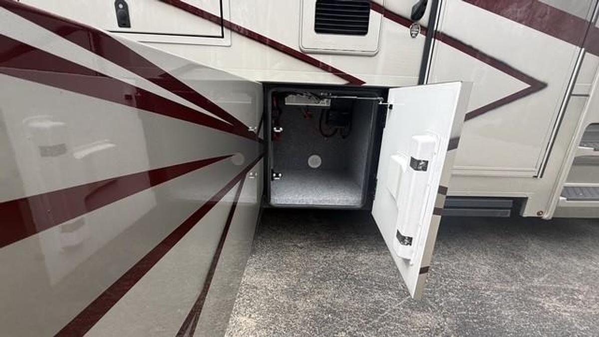 Used 2025 Renegade Valencia 38RW