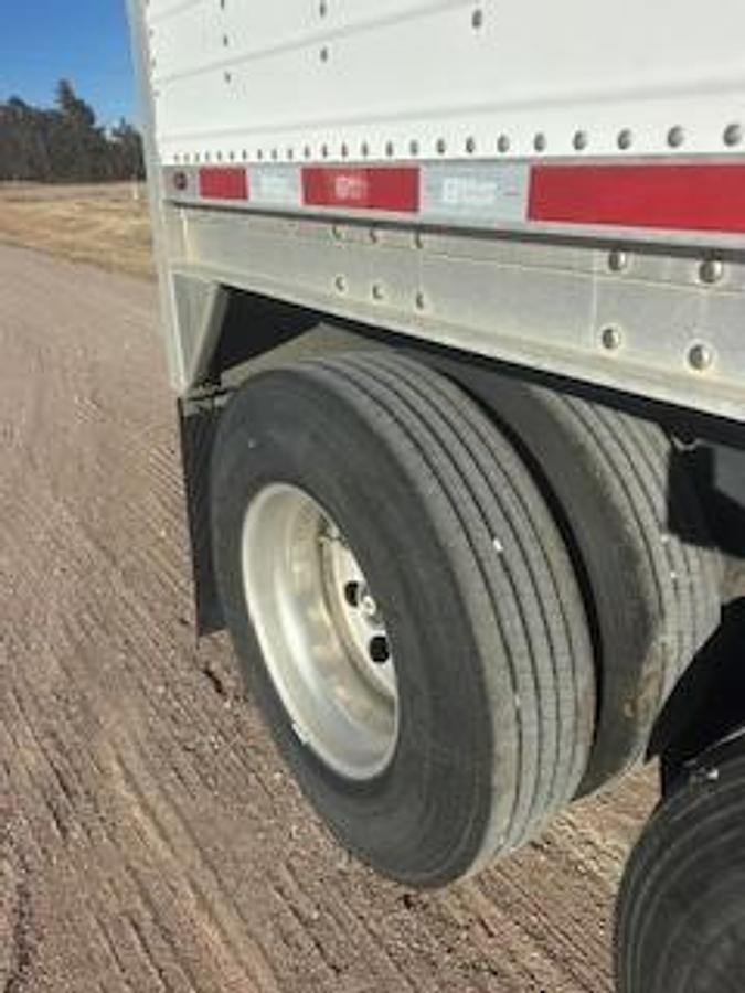 Used 2015 Wilson Hopper Grain Trailer