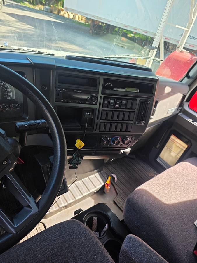 Used 2022 Mack MD Box Truck