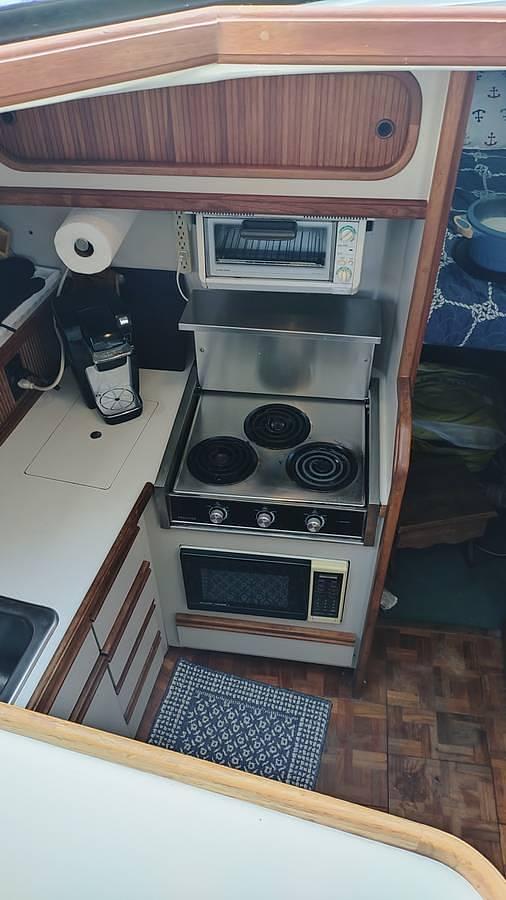 Used 1991 Vberth Aft Cabin Cruiser