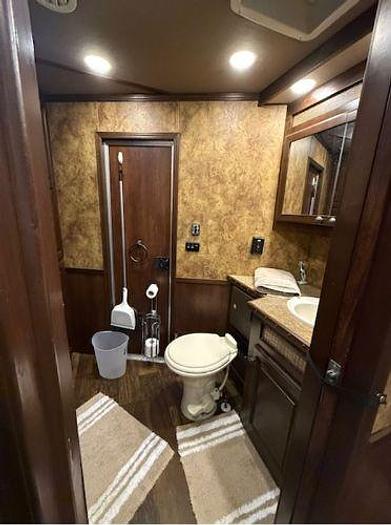 Used 2015 Lakota Big Horn BB8316