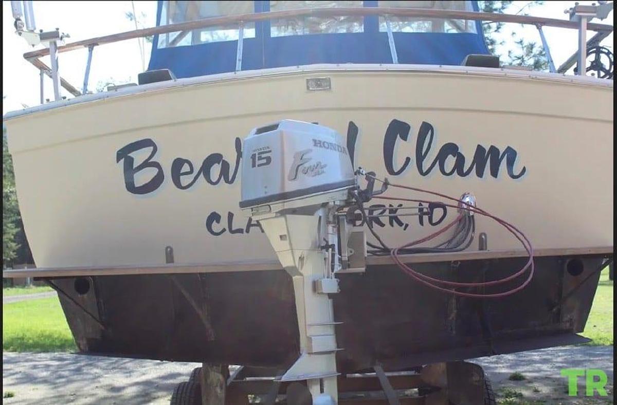 Used 1967 Chris-Craft Commander Classic Cruiser Boat