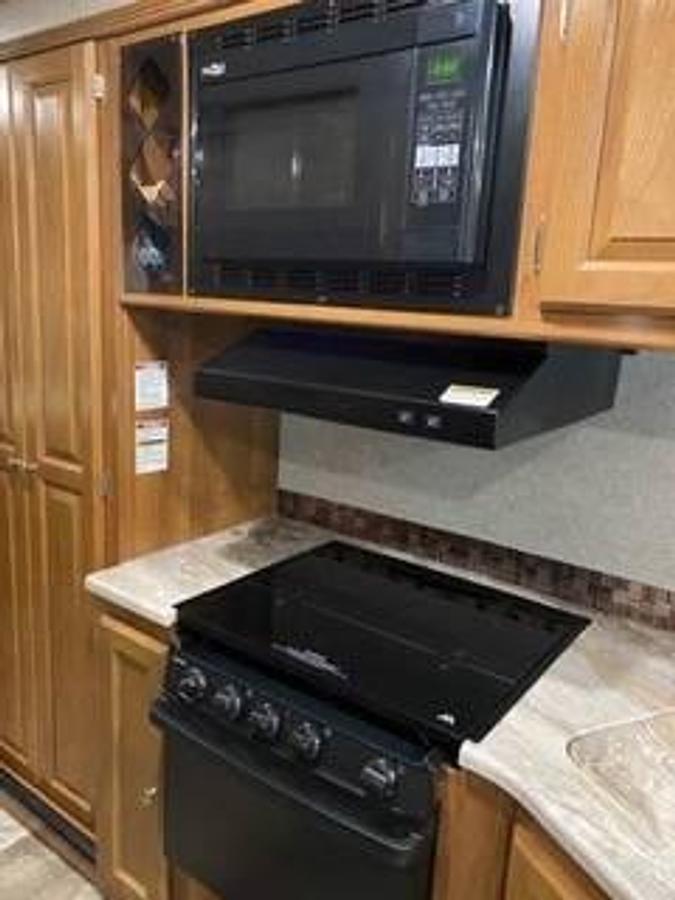 Used 2019 Forest River Leprechaun 311FS