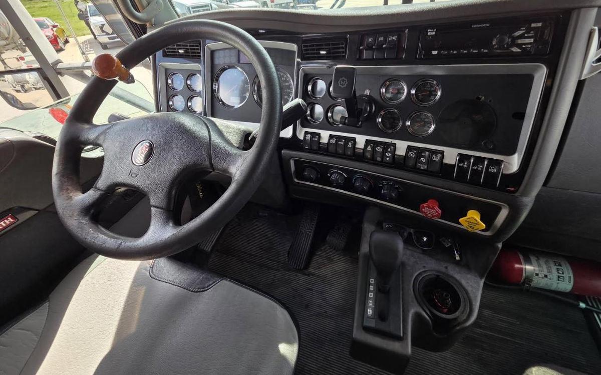 Used 2016 KENWORTH T660 Conventional Sleeper Semi