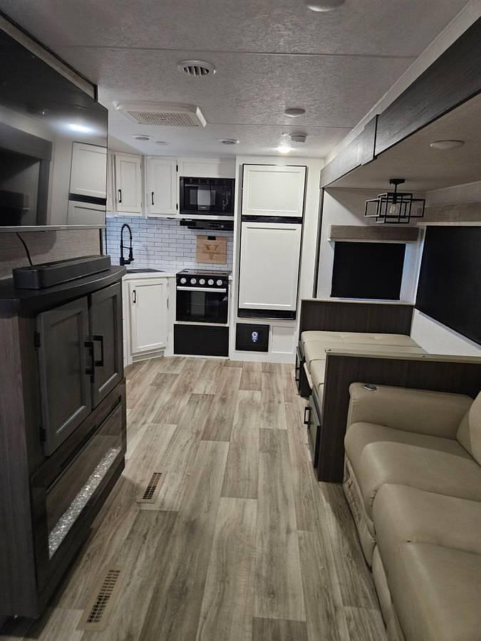 Used 2025 Venture Sportrek