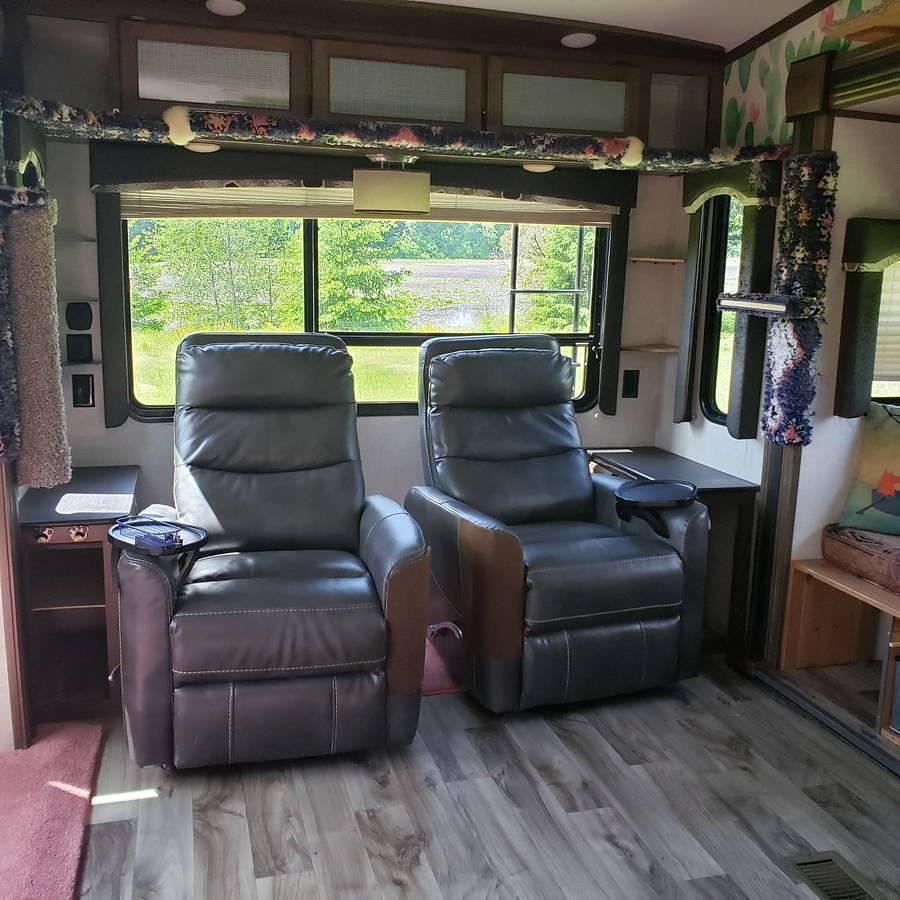 Used 2019 Keystone Cougar