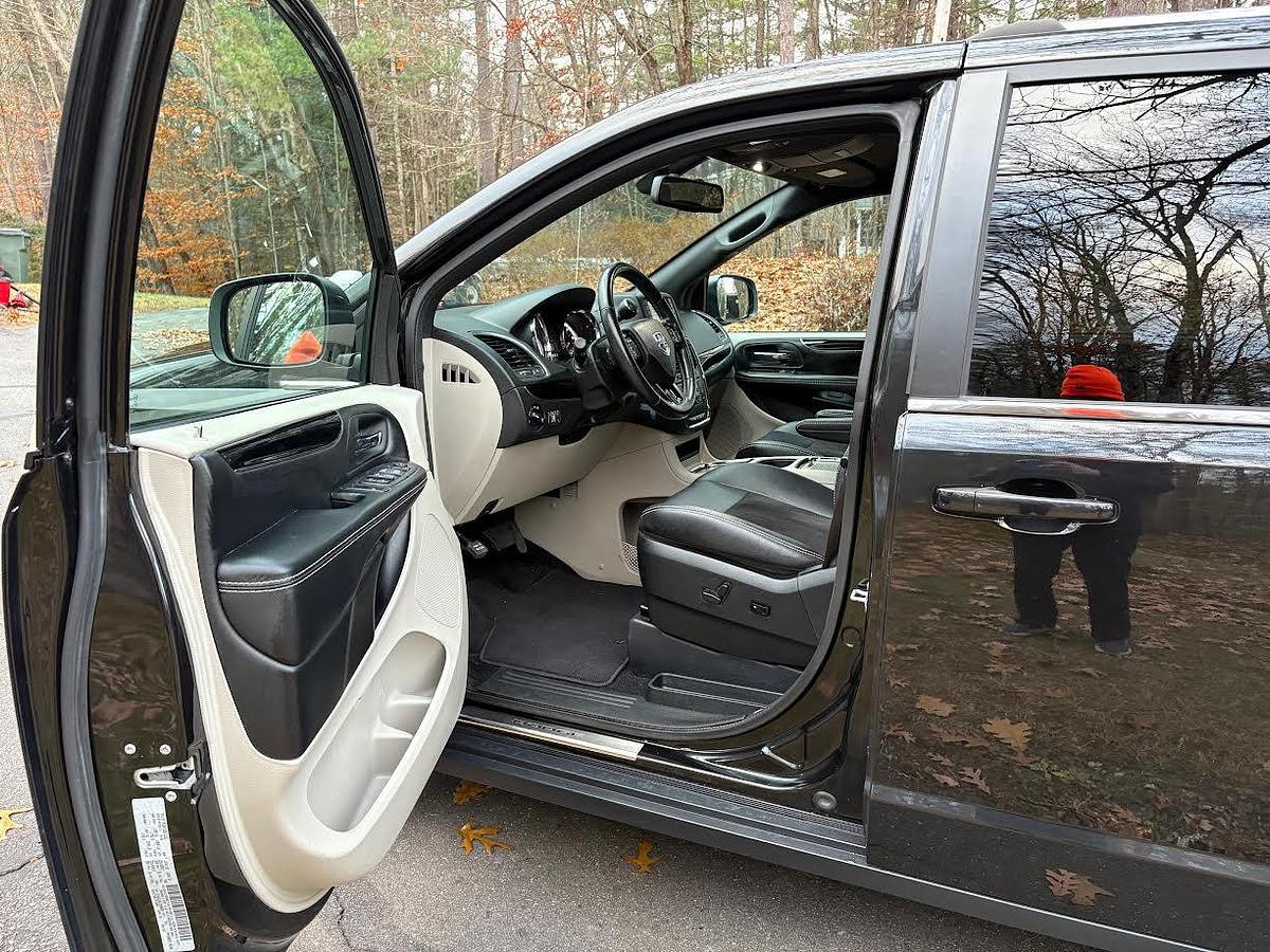 Used 2020 Dodge Grand Caravan SXT