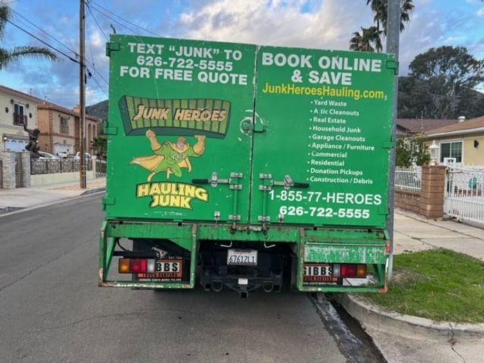 Used 2017 ISUZU NRR Junk Removal Truck