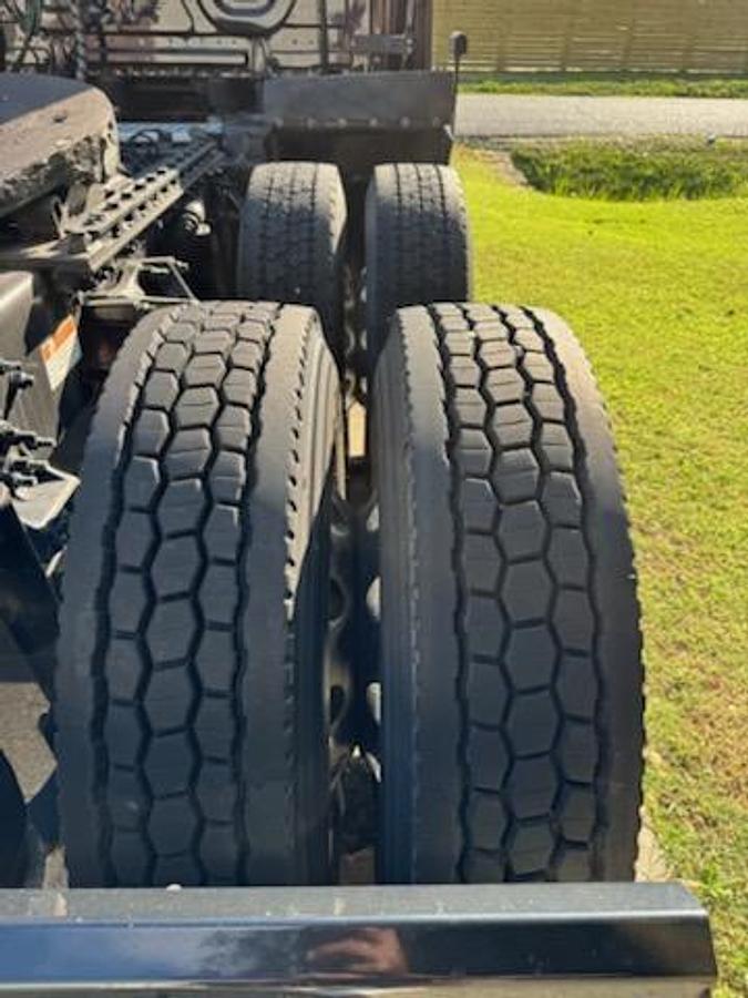 Used 2020 Freightliner Cascadia 125