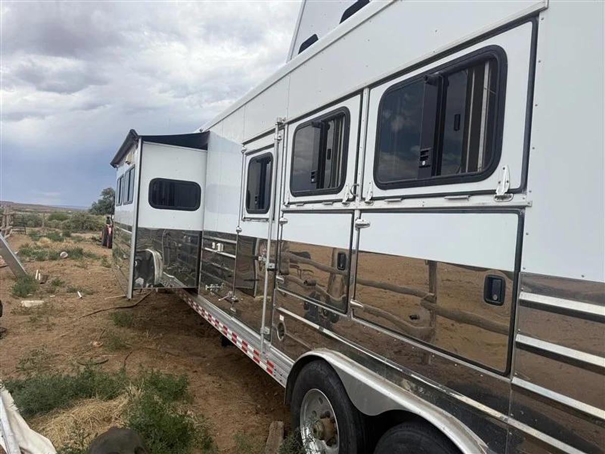 Used 2006 Sundowner 8018 3 Horse