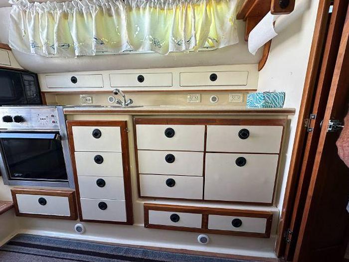 Used 2007 Albin Command Bridge 35