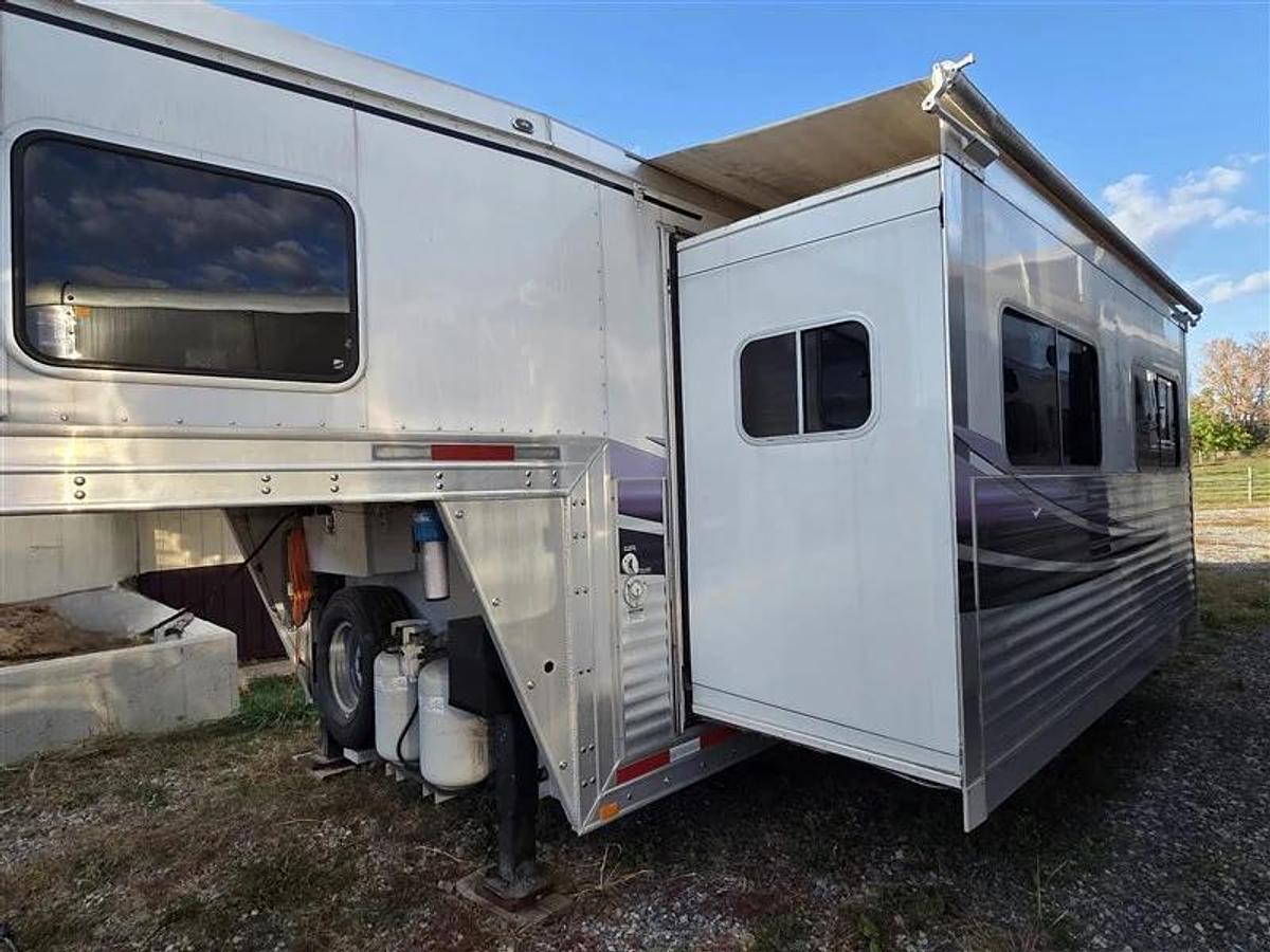 Used 2011 Lakota Bighorn 8416 4 Horse Trailer