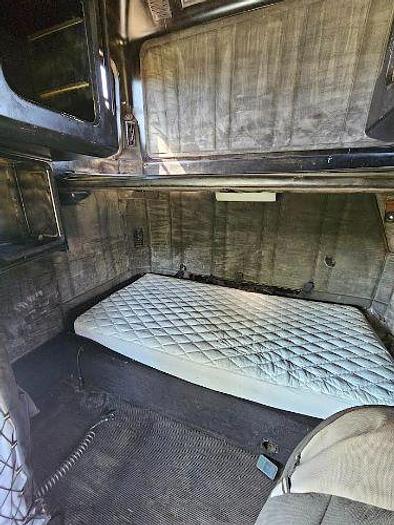 Used 1996 Freightliner FLD120