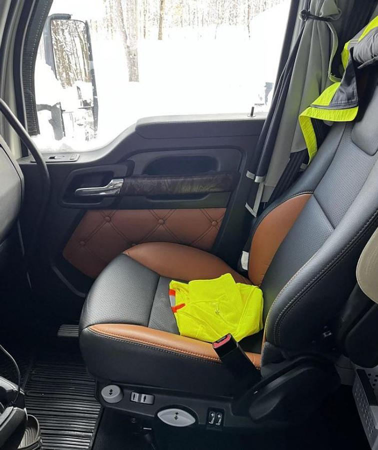 Used 2022 Kenworth T680 and 2023 Stoughton 53x102 Dry Van Trailer