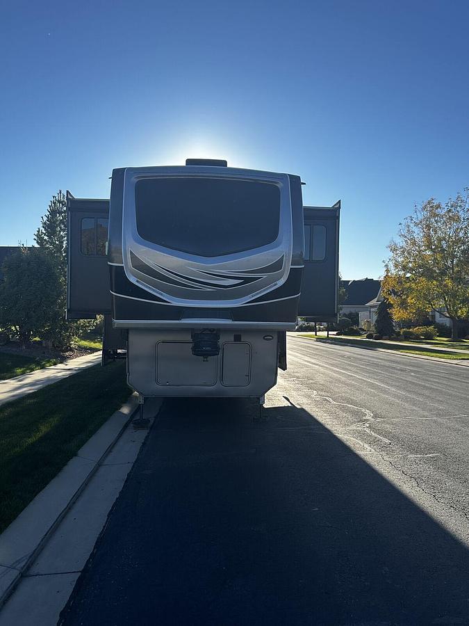 Used 2022 Keystone Montana Legacy 3761FL Fifth Wheel