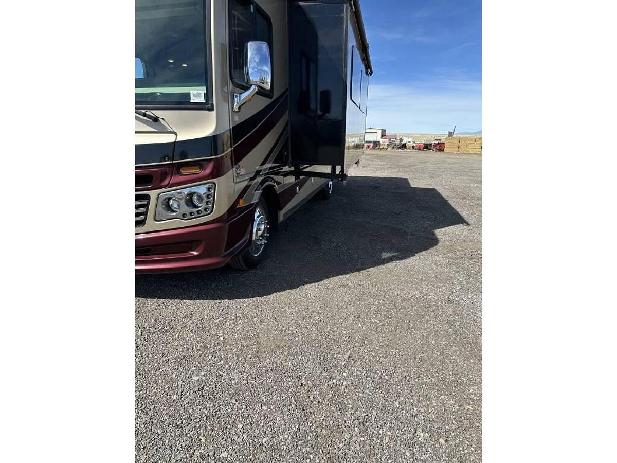 Used 2019 Fleetwood Southwind 34C