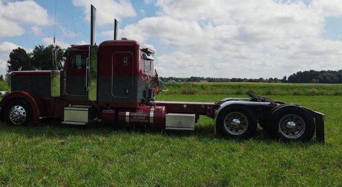 Used 2023 Peterbilt 389
