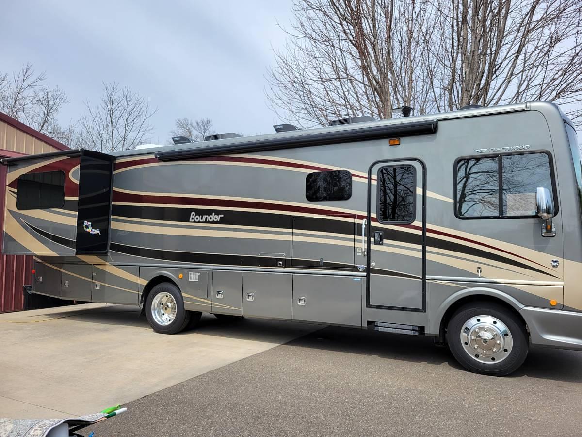 Used 2016 Fleetwood Bounder 33C Class A Motorhome