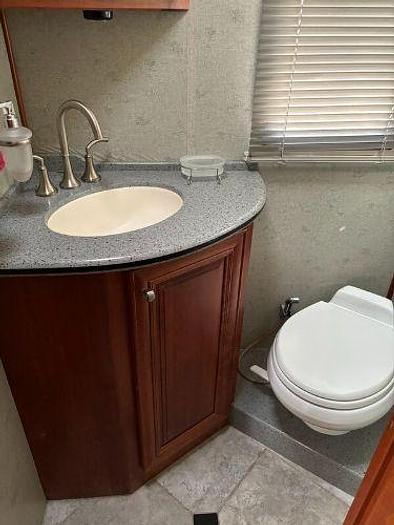 Used 2008 Fleetwood Revolution LE 40E