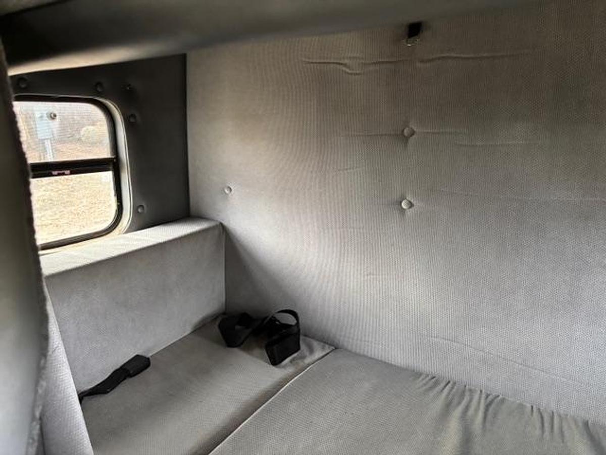 Used 2001 KENWORTH T300