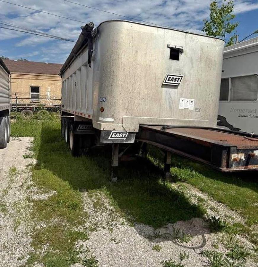Used 2006 EAST 26 ft End Dump Trailer