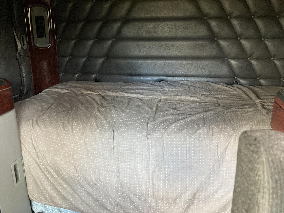 Used 2014 Freightliner Coronado Sleeper Semi Truck