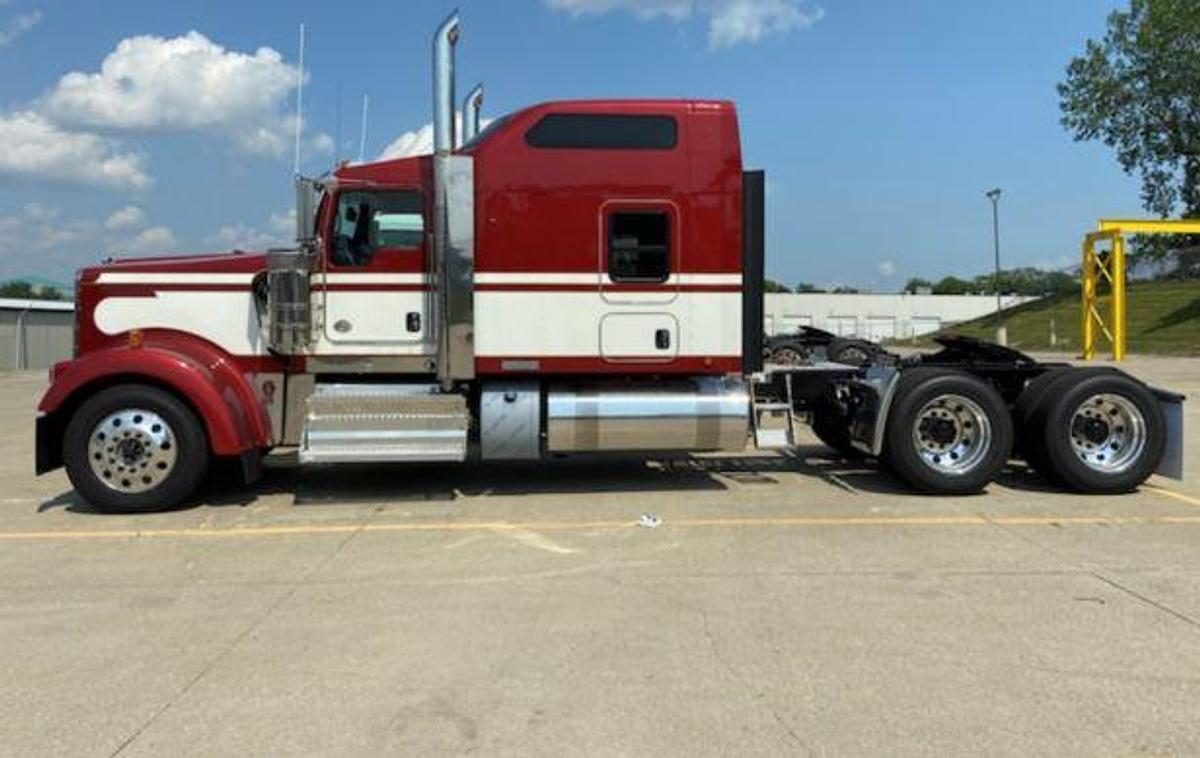 Used 2022 Kenworth W900 Conventional Sleeper Semi